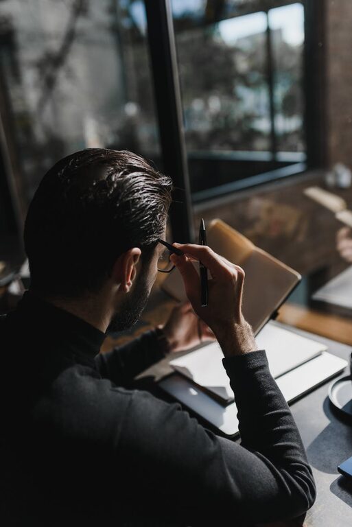 Beginner Guide to Journaling Every Day for a Happier Mind